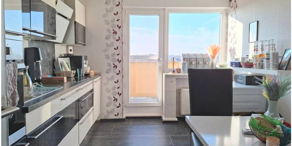 Küche mit Balkon
